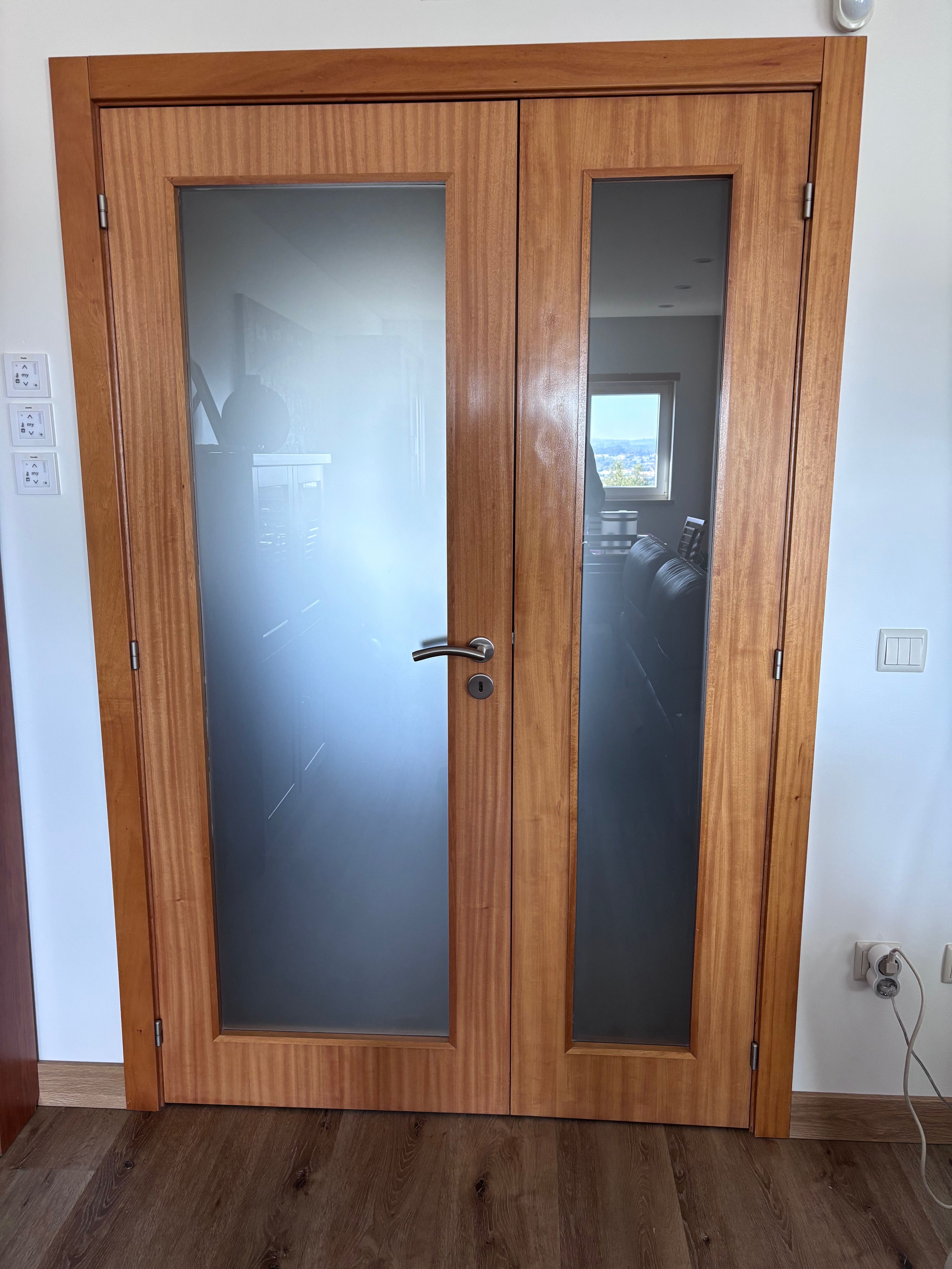 Portas madeira com aros + portas de roupeiros