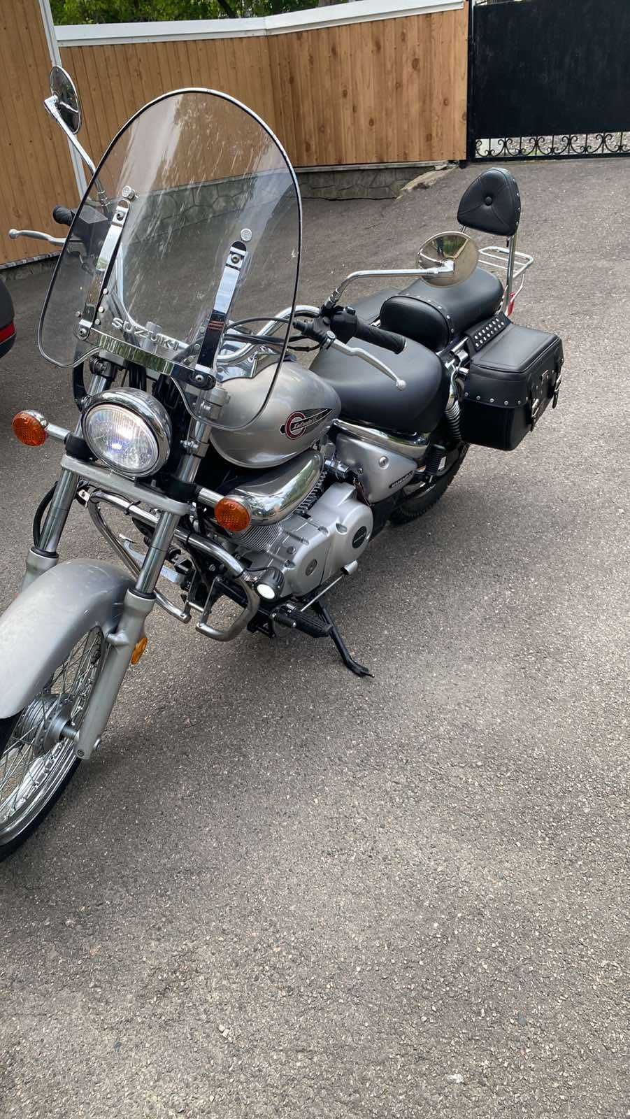 Suzuki Intruder 400