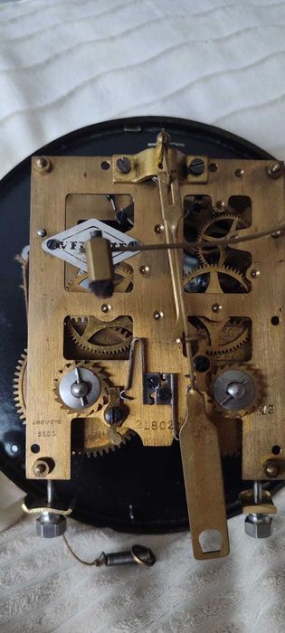 388 Zegar wiszący mechaniczny Vedette Brevete antyk