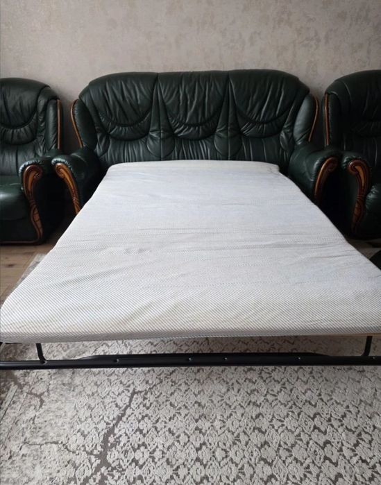 Продам диван с креслами кожаные