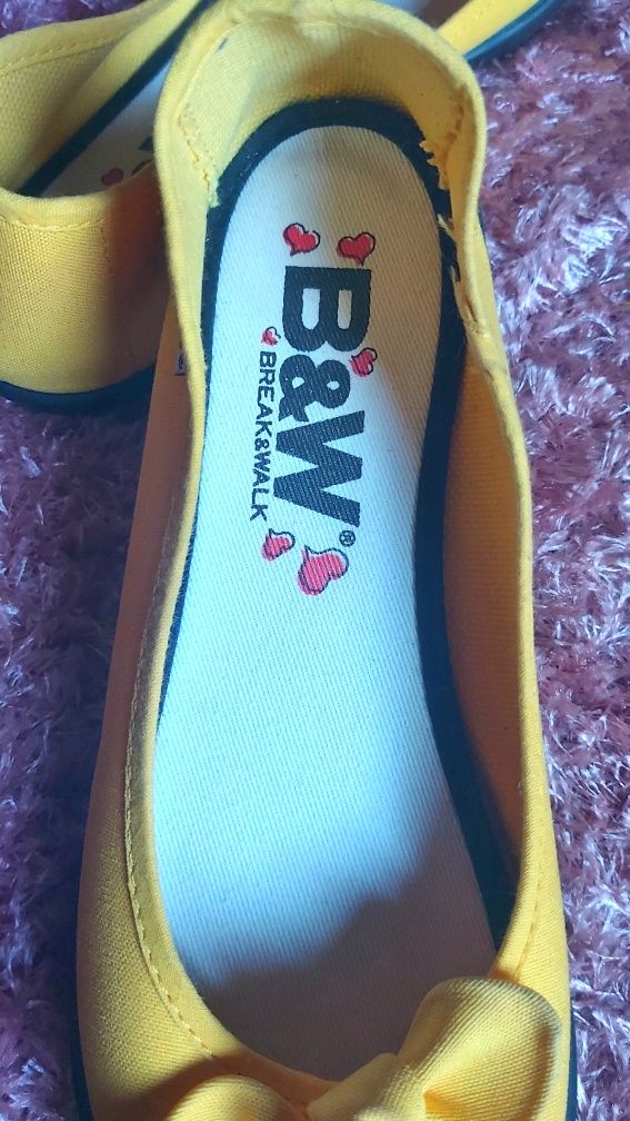 Sapatos em lona da B&W
