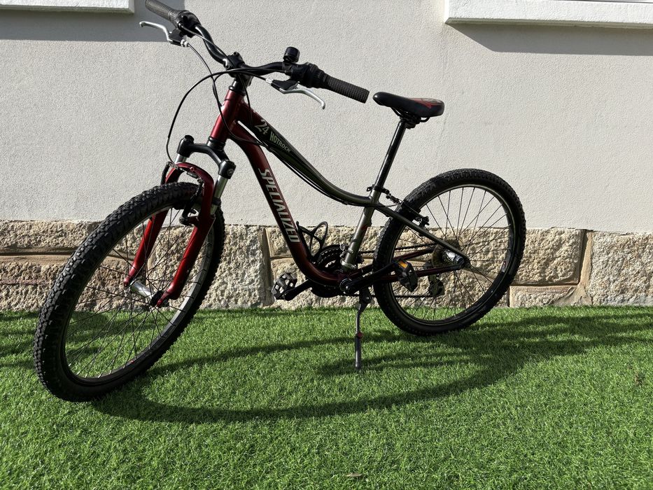 Bicicleta Specialized 24’ vermelha