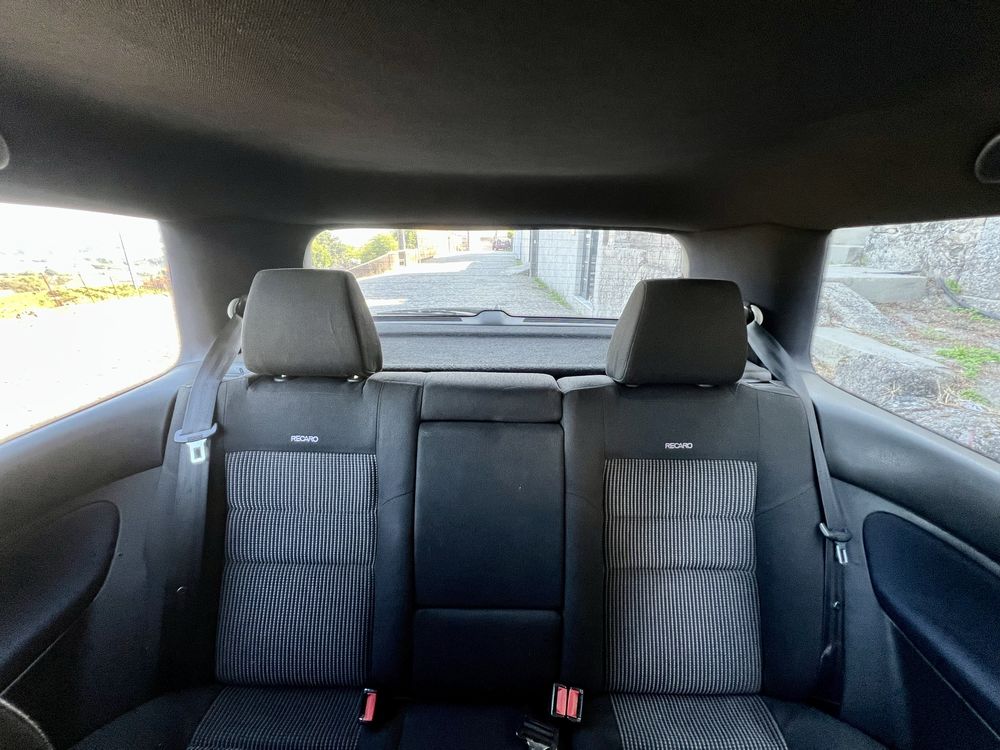Golf 4 1.9 TDI VP 110CV com 2 pares de jantes