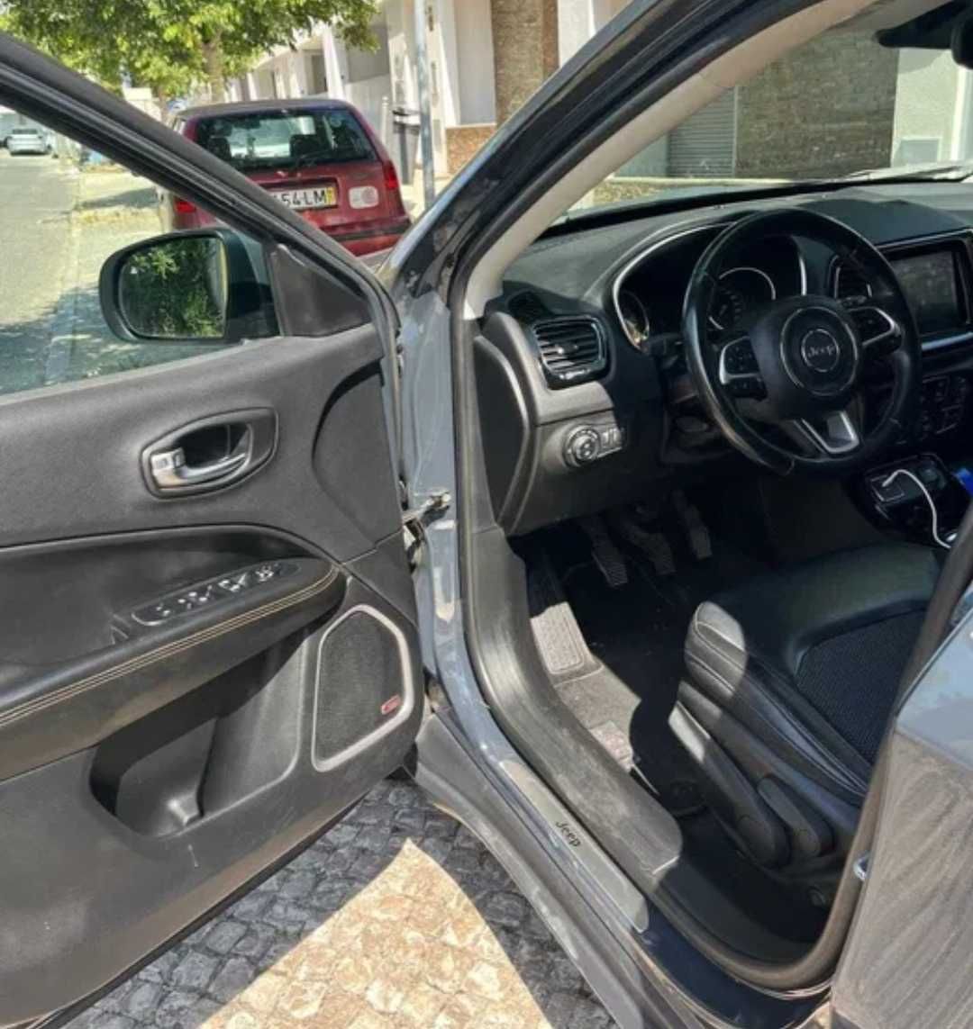 Oportunidade:- Jeep compass nacional full extras 1,6 a gasóleo.