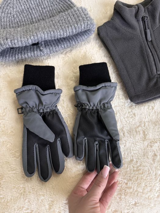 Шапка Zara 52,рукавички на 3-4,шарфик 2-3