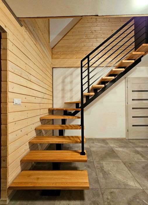 nowoczesne schody na konstrukcji stalowej, schody metalowe