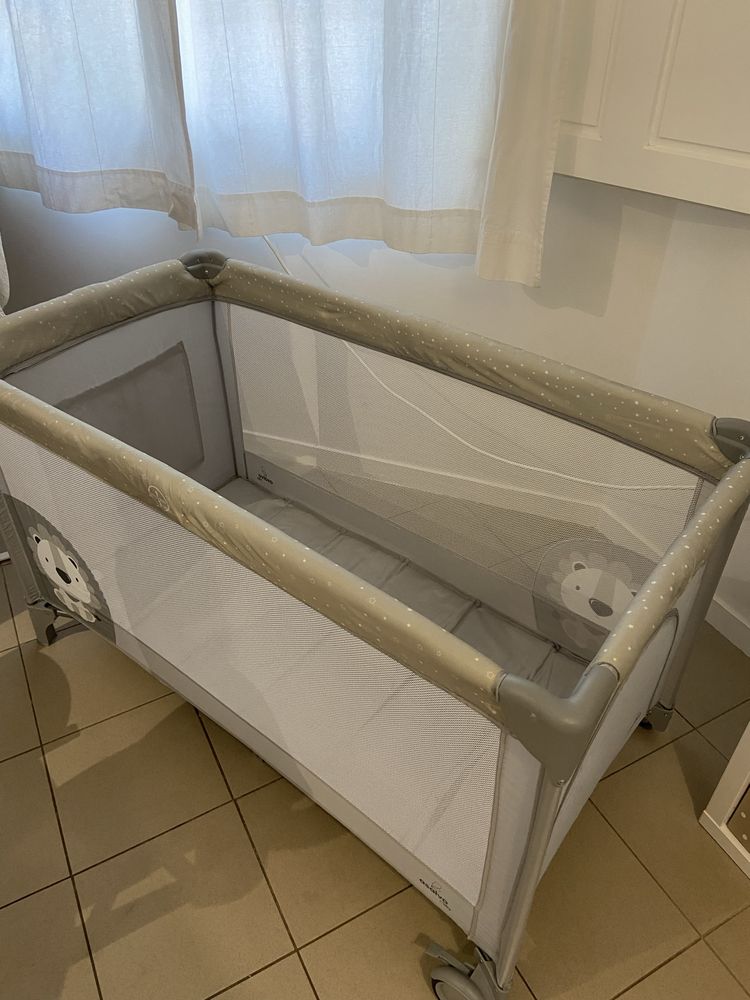 Vende-se cama de viagem dobrável para bebé