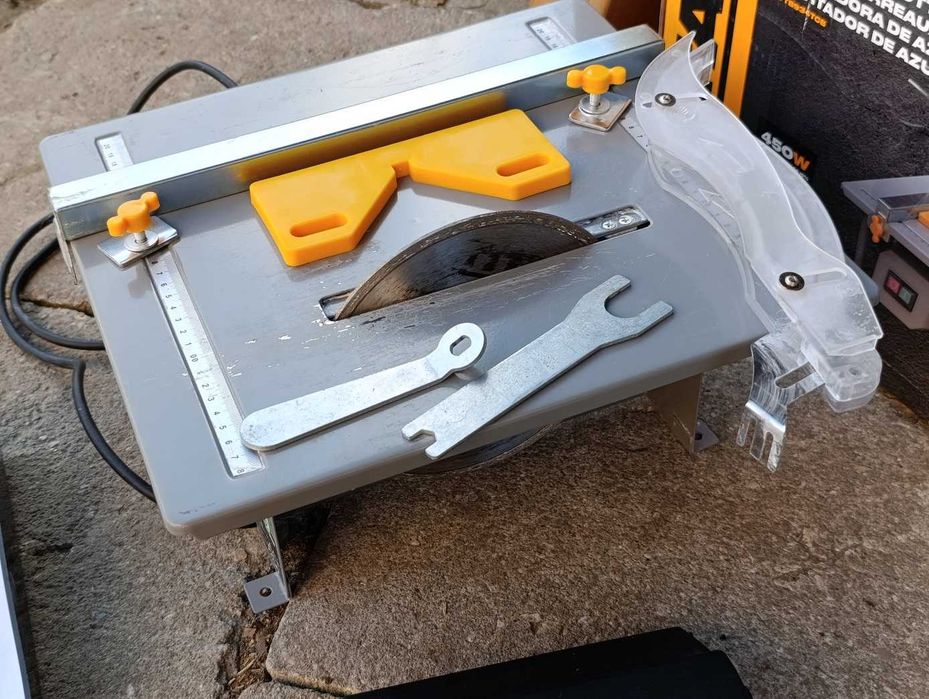 Piła do płytek elektryczna na mokro Titan TTB934TCB 450W 180MM