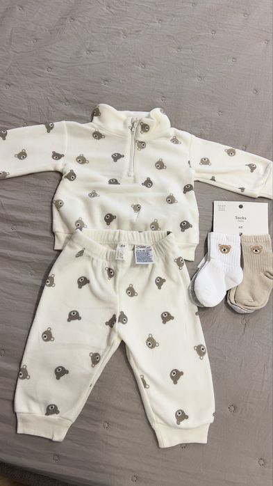 Дитячий флісовий костюмчик H&M 68 розмір з носочками