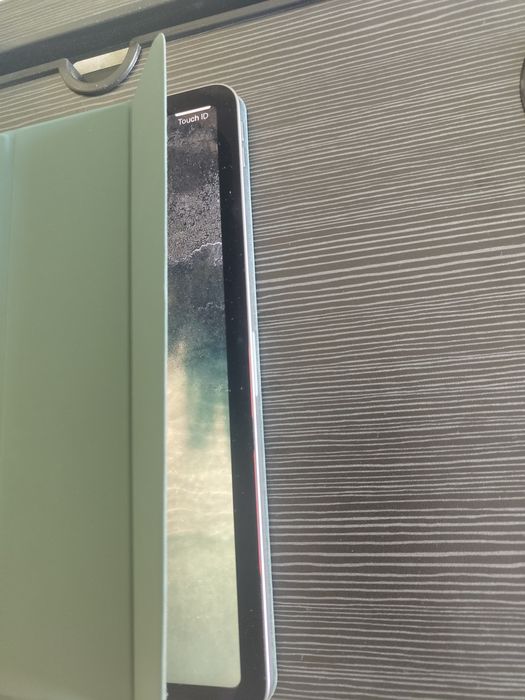 Capa magnética para iPad Air 11″ – como nova