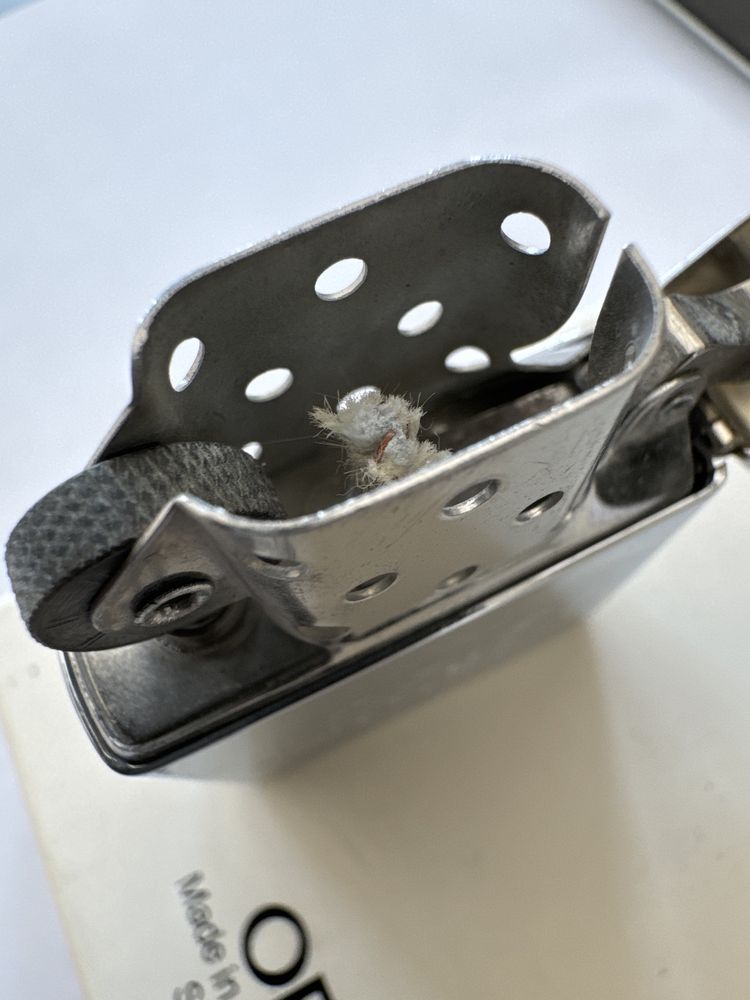 Isqueiro Zippo Oris