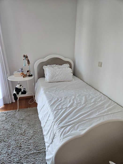 Cama criança madeira branca com gavetão e dois colchões