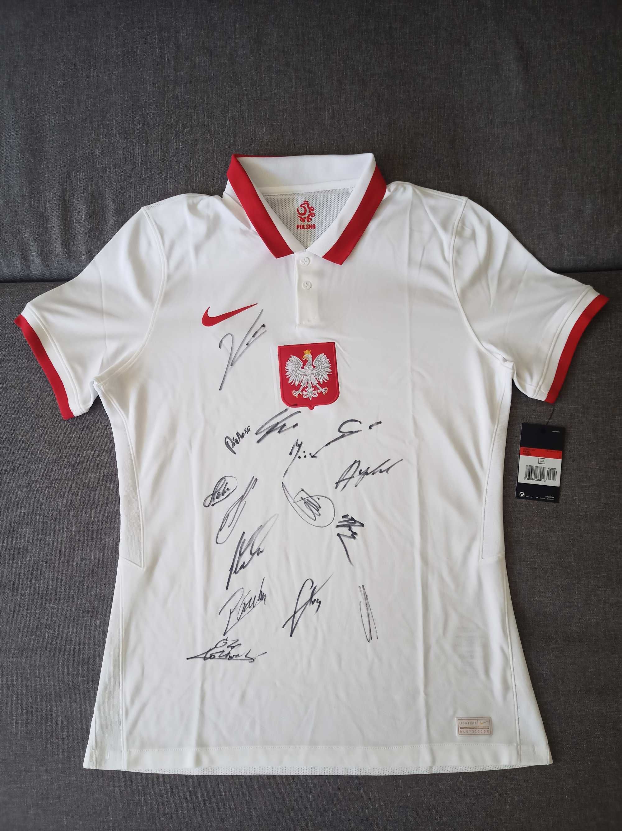 Koszulka piłkarskiej Reprezentacji Polski z autografami