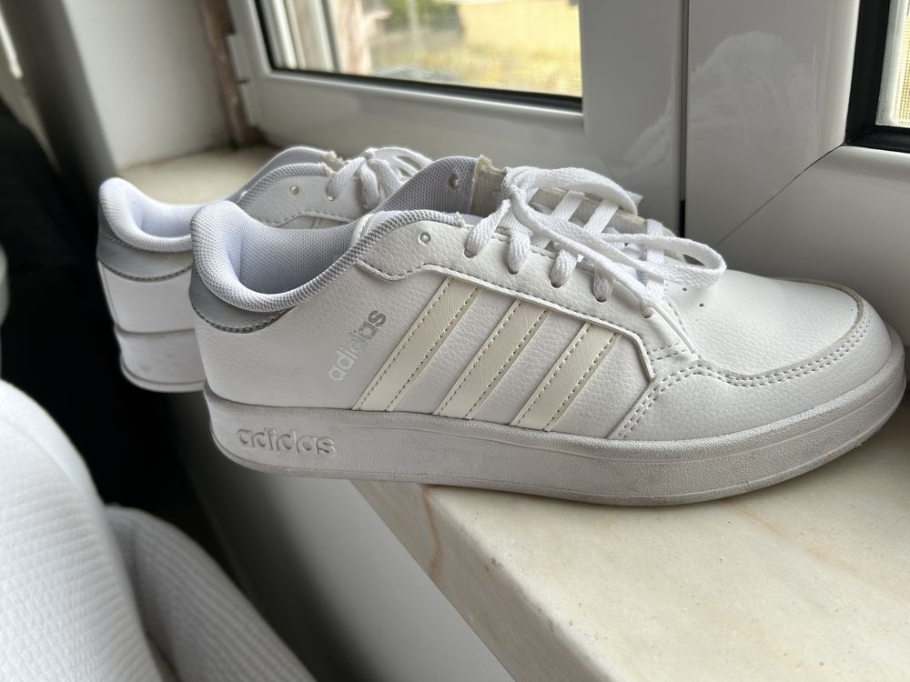 Sapatilhas adidas novas