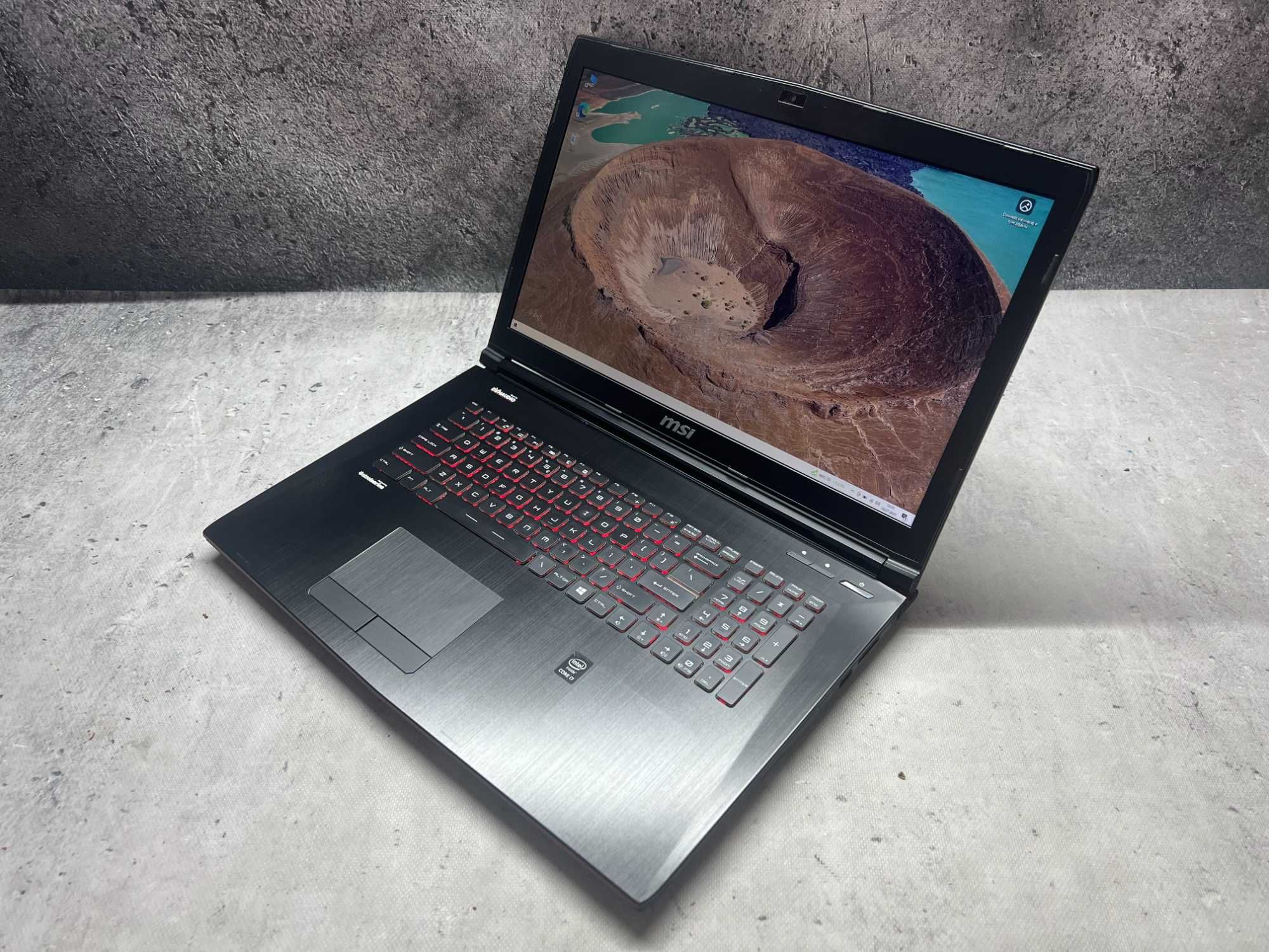 MSI GP72 / i7 7700HQ / 16GB DDR4 / 512SSD / GTX 1050 / 17.3 FHD / W10