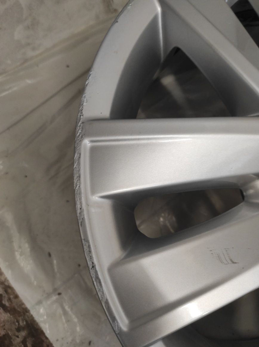 11 Felgi aluminiowe ORYGINAŁ VW Volkswagen R 15 5x112 otwór  57,1