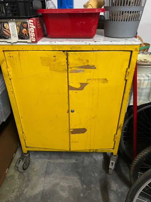Carro apoio oficina/bricolage. Rodas com travão. ver dimensões na foto