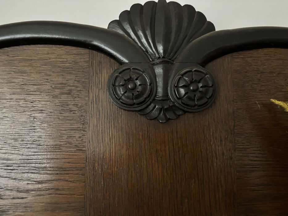 Kredens przedwojenny dąb