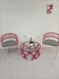 Cadeiras e mesa de centro