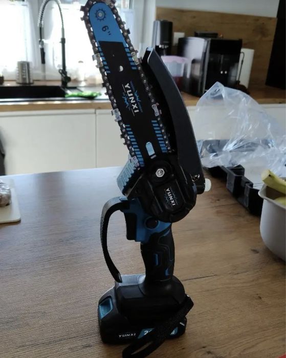 Mini piła łancuchowa 230V + 2 baterie + 2 łańcuchy + akcesoria