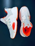 Nike мужские кроссовки белые с оранжевыми вставками кросовки найк