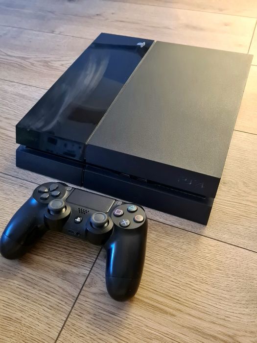 Konsola PS4 + oryginalny pad + 9 gier. Pierwszy właściciel