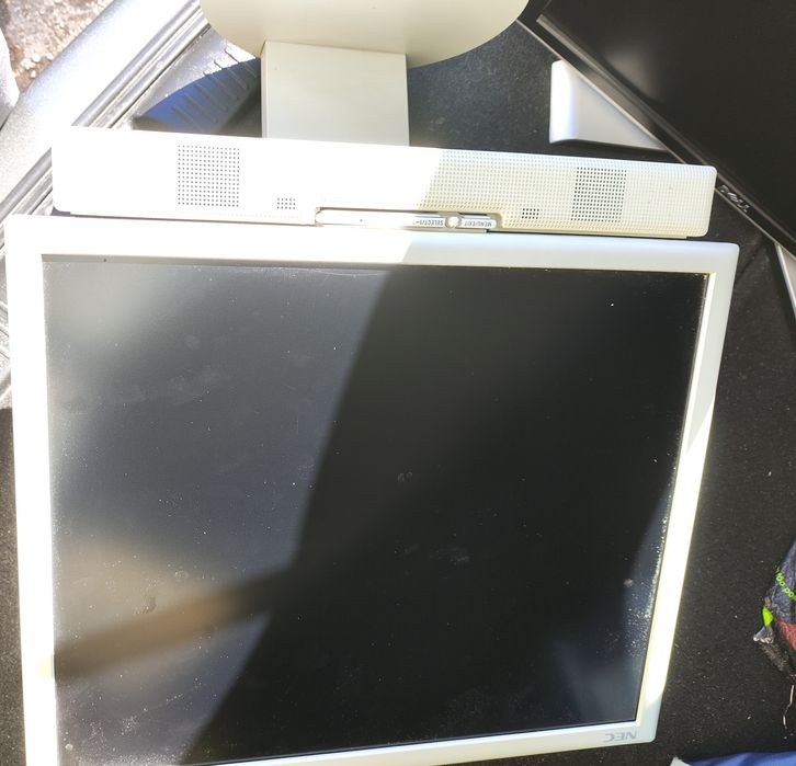 monitor nec Sync LCD1970NXp com sound bar