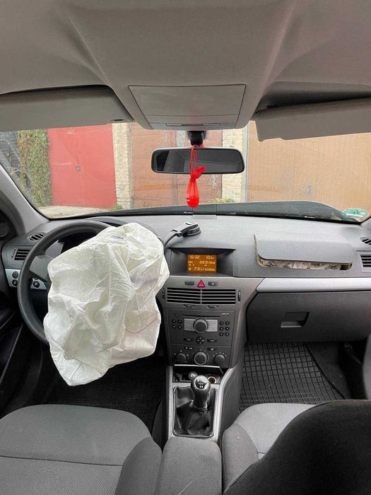 Opel Astra H 2004 - benzyna + LPG, sprawny silnik, dużo nowych części