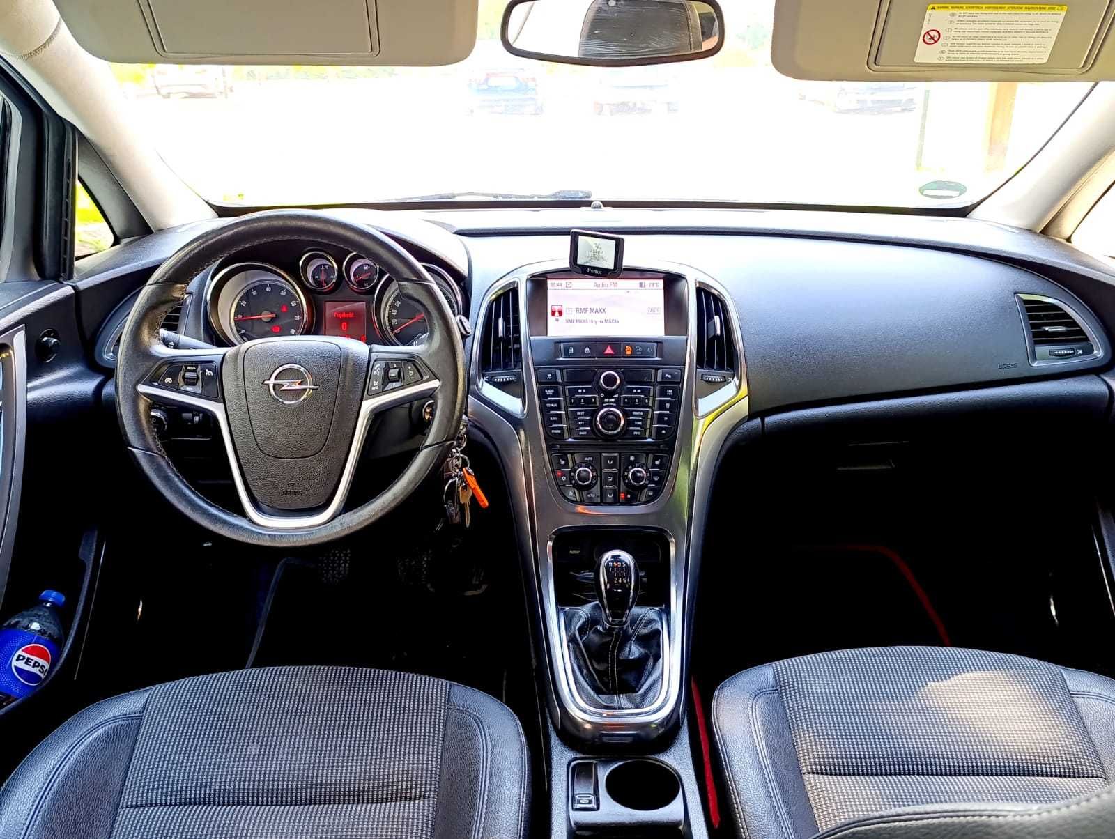 Opel Astra J 2011r 1.4 turbo benzyna 138tys km przebiegu wersja Cosmo