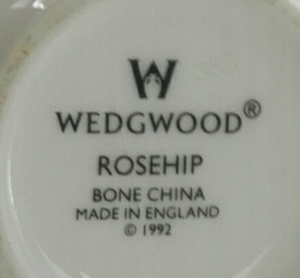 Керамическая Английская ваза Wedgwood. Rosehip Bone China Высота 12 см