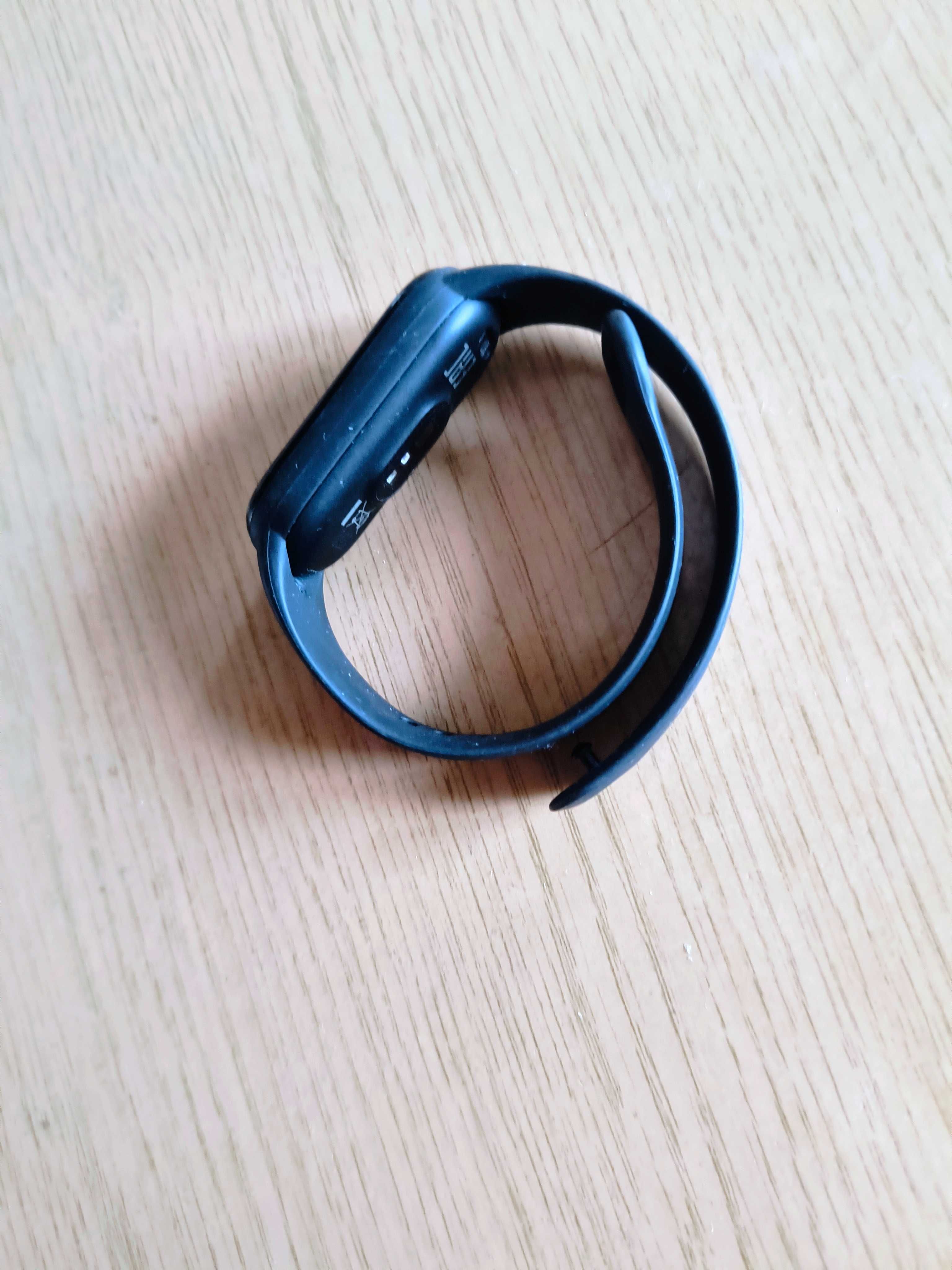 MI Band 6 NFC w pudełku z ładowarką, smart band