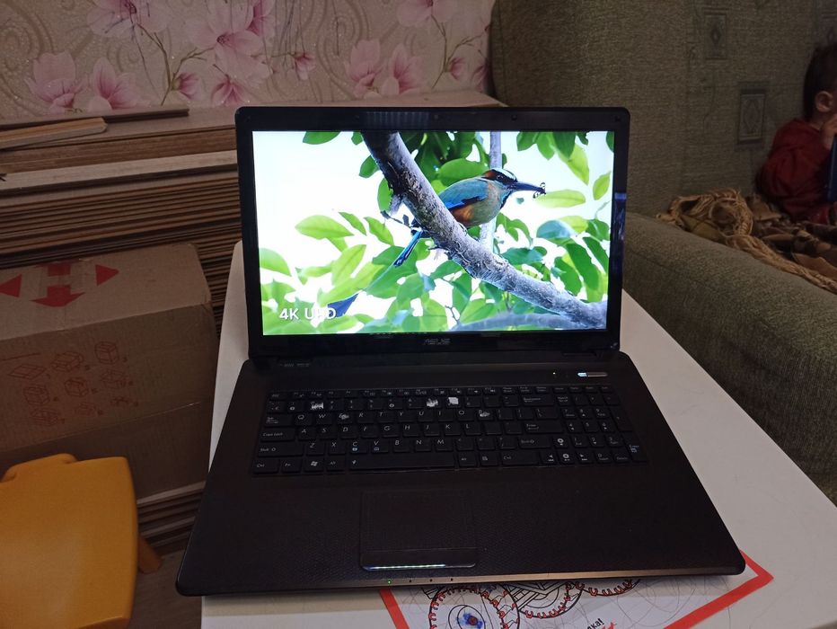 Большой ноутбук Asus 17-18" екран.320Gb+8 GB.Windows 10Pro/2часа батар