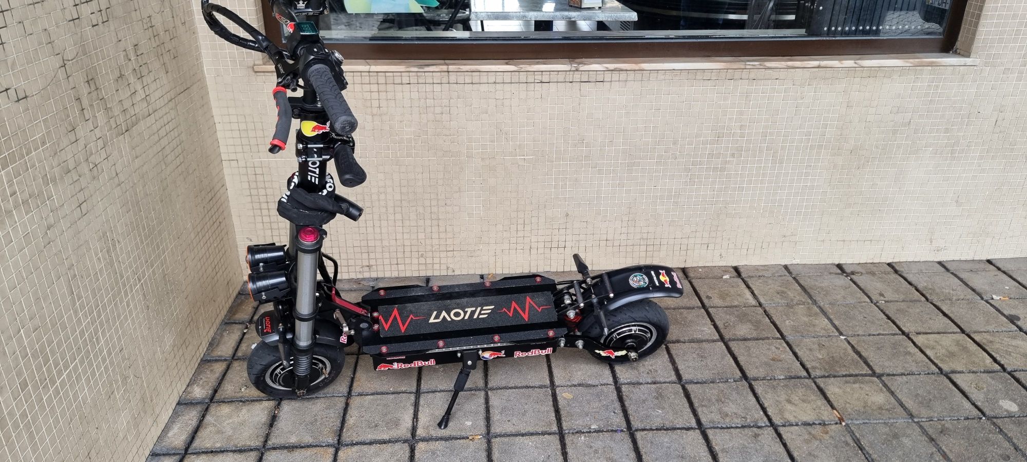 Vendo trotinete laotie t30 com muitos extras.