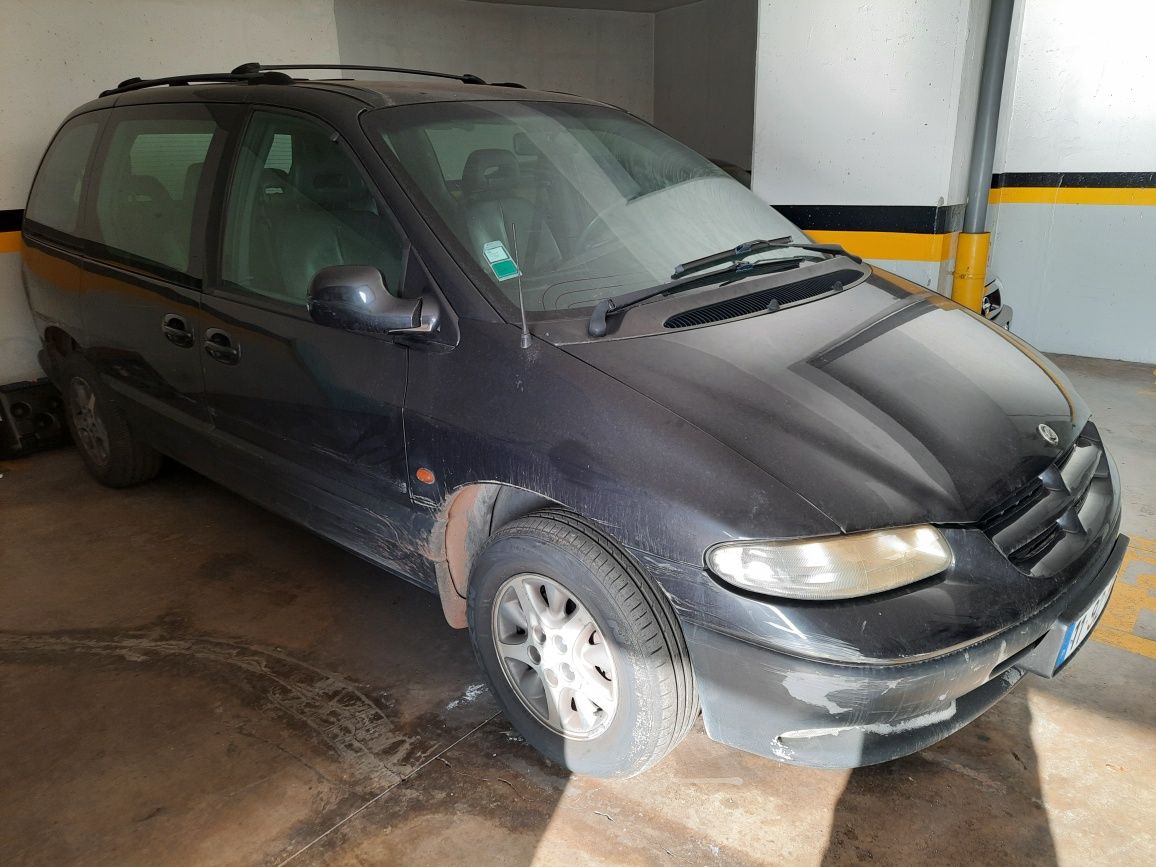 Chrysler Voyager 2.5td 00 7lug (avariada)