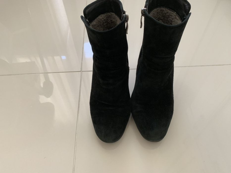 Зимние замшевые ботинки женские