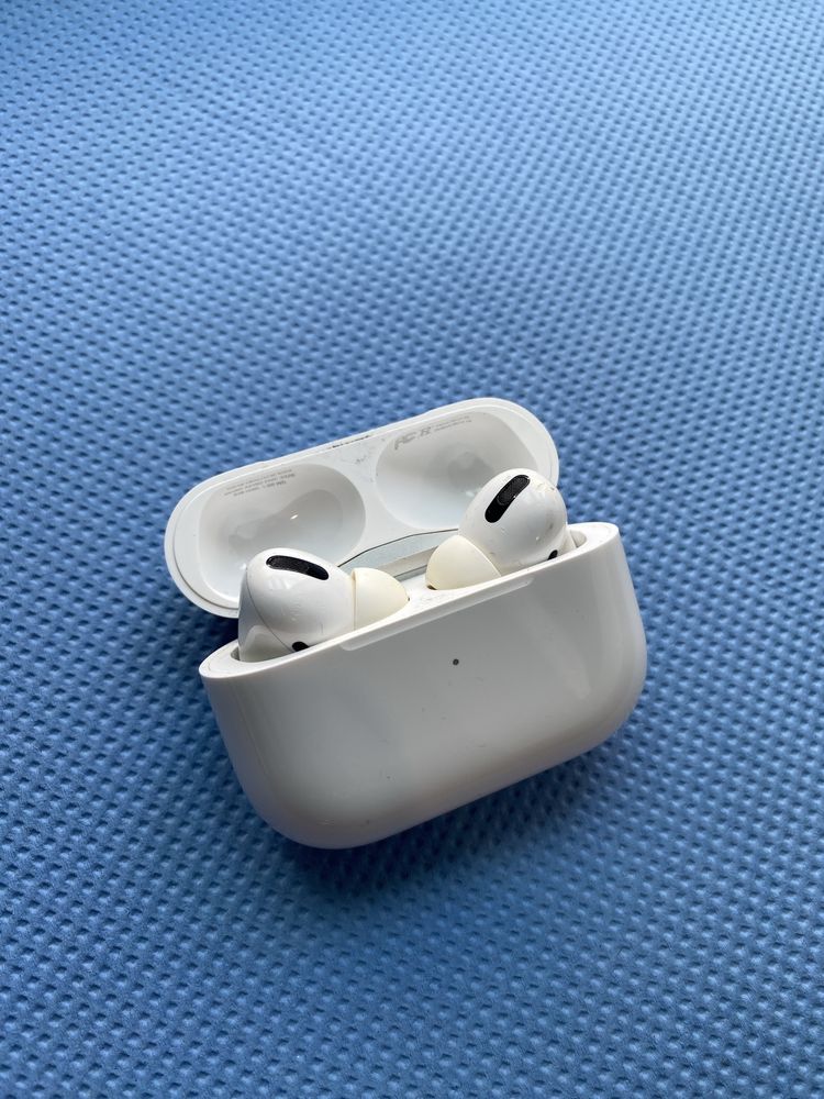 Продам навушники Apple AirPods Pro 1
