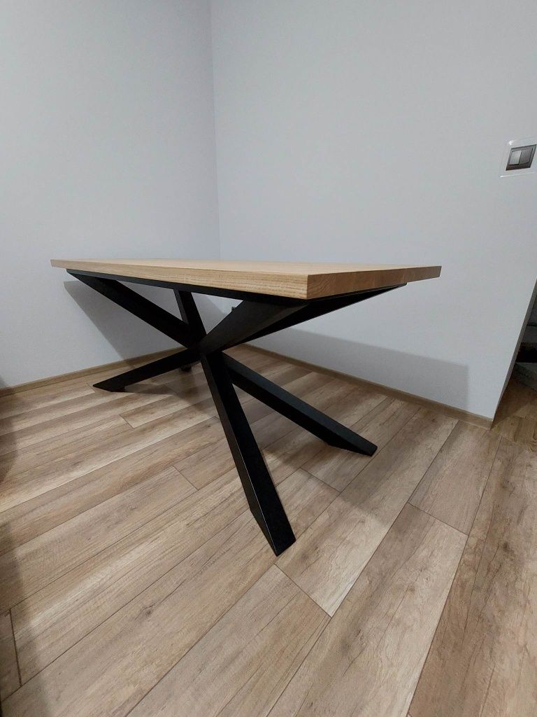Stół loftowy z blatem dębowym