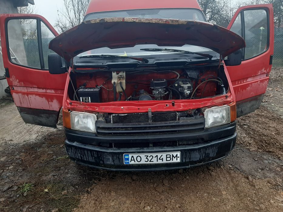 Форд транзит 2.0  бензин