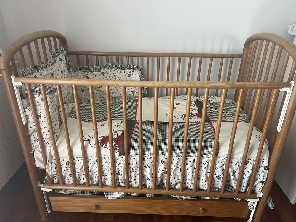 Cama de bebe com gavetas