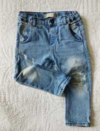 Dżinsy jeansy Zara z przetetarciami, dziurami 92