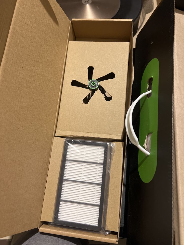 Roomba s9 dwie sztuki i stacja ladujaca - uszkodzone