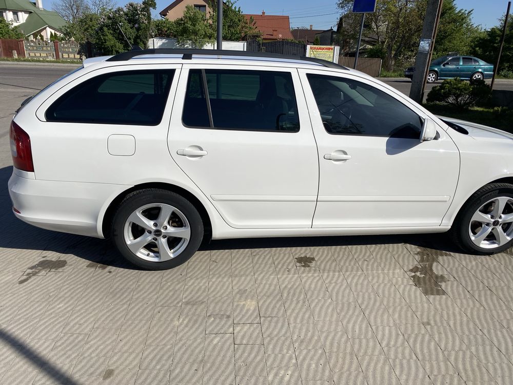 Шкода октавія 2.0TDI DSG-6