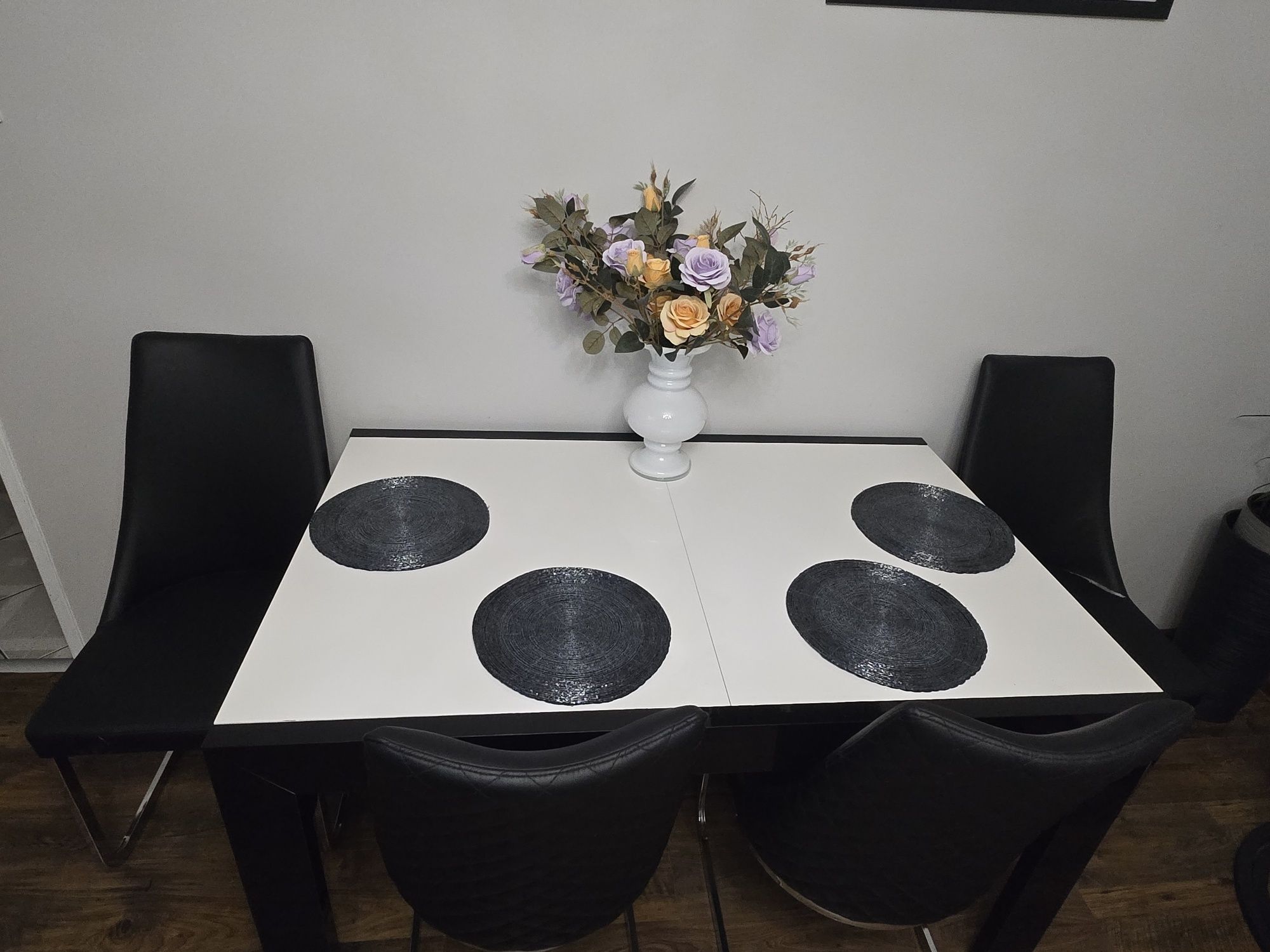 Stół rozkladany Biało Czarny POŁYSK  140x90 cm. Po rozłożeniu 240x90