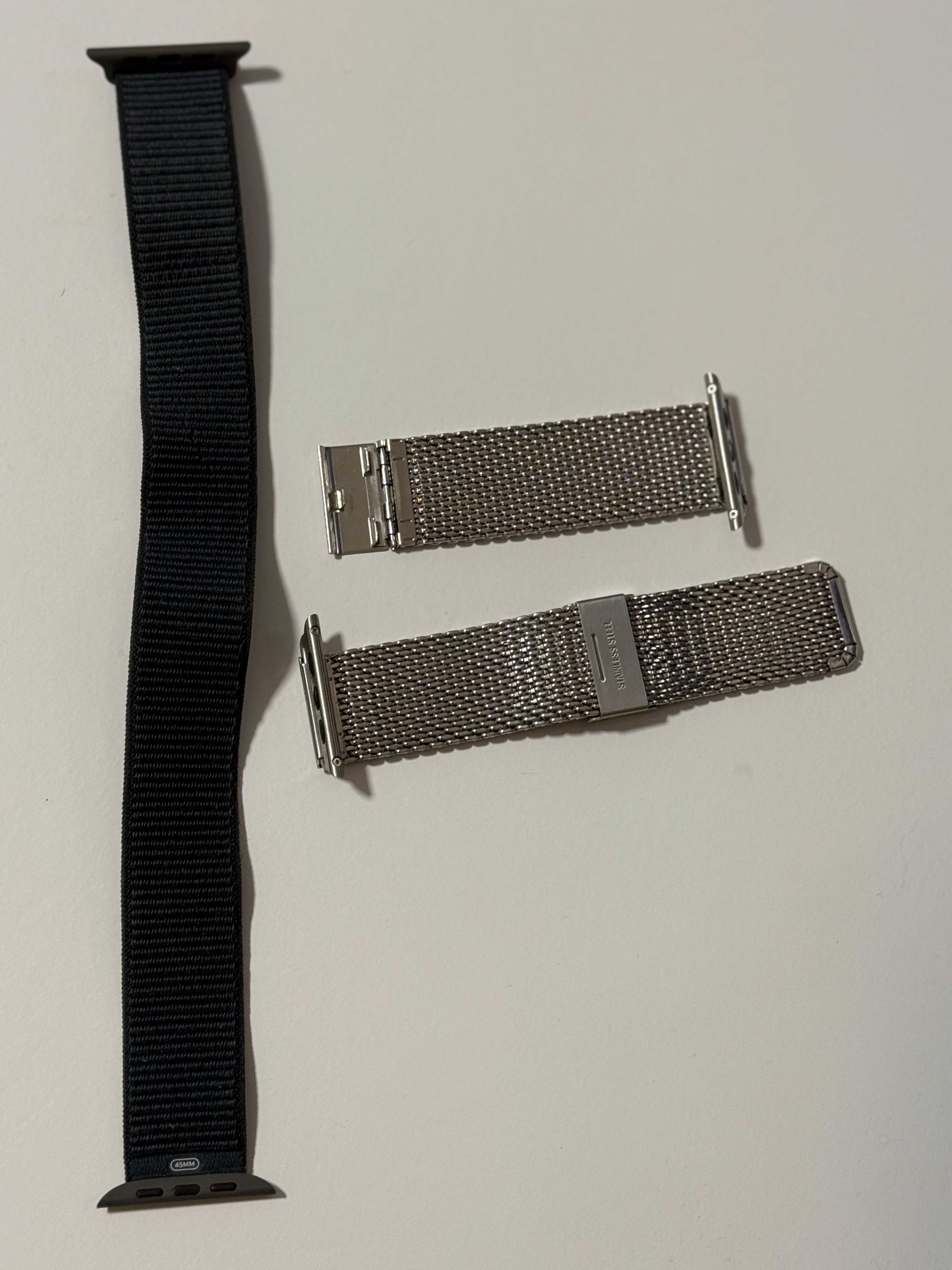 Apple Watch Series 9 GPS 45mm com Sport Loop Navy Blue