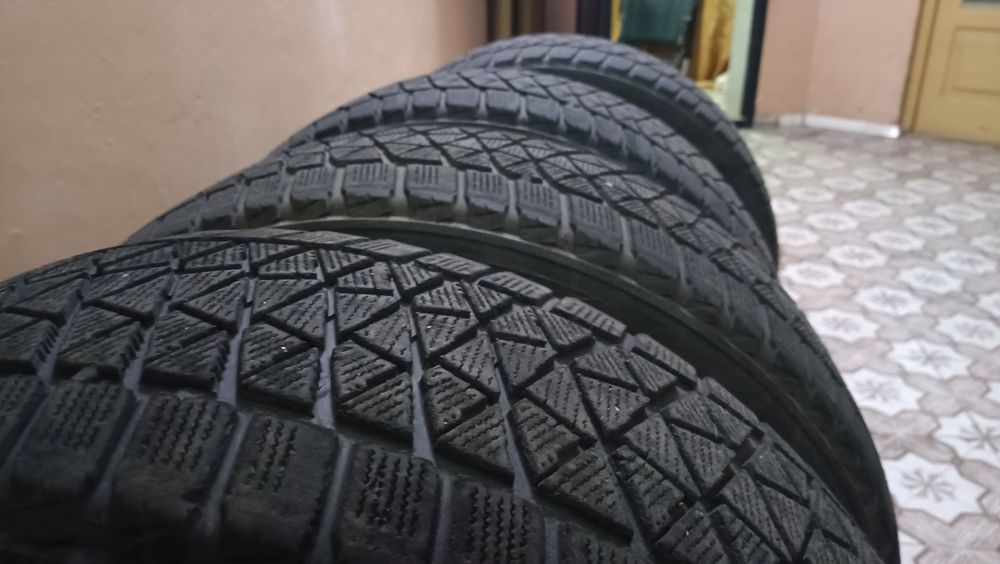Резина r18 235/60 Bridgestone Blizzak