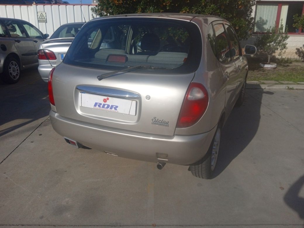 Daihatsu sirion 1.0