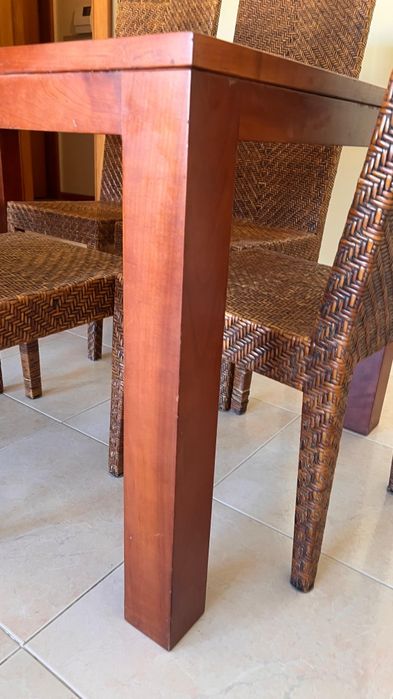 Mesa de Jantar em Madeira Maciça c/ Tampo de Vidro Central (Em Excelen