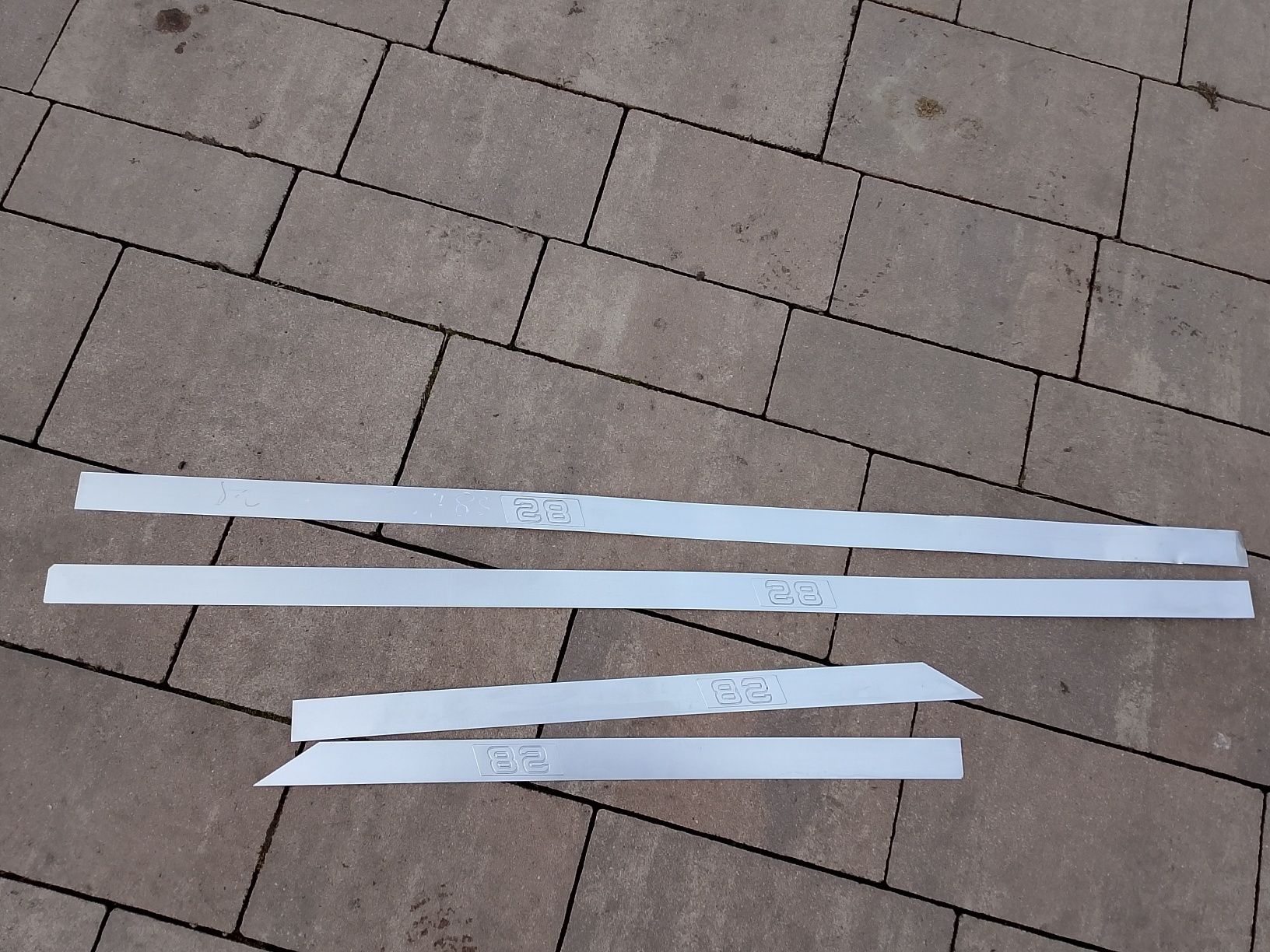 Listwy progowe Audi A8 D2 S8, komplet