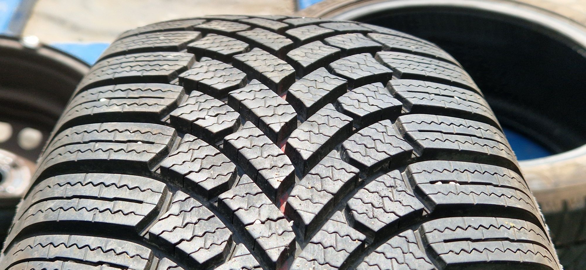 215/65 R17 103V Bridgestone Blizzak 6 7mm 2024r