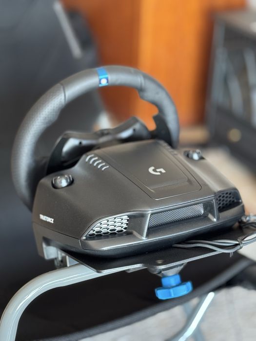Logitech G923 + Playseat challenge X